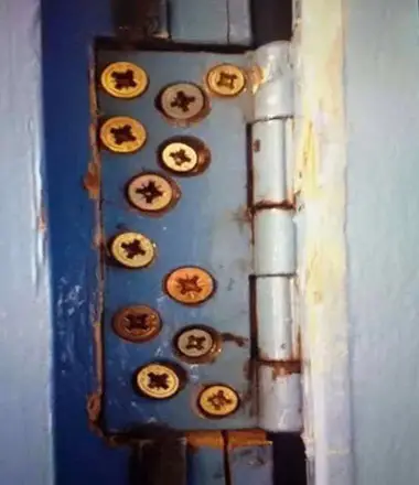 Hinge bodge